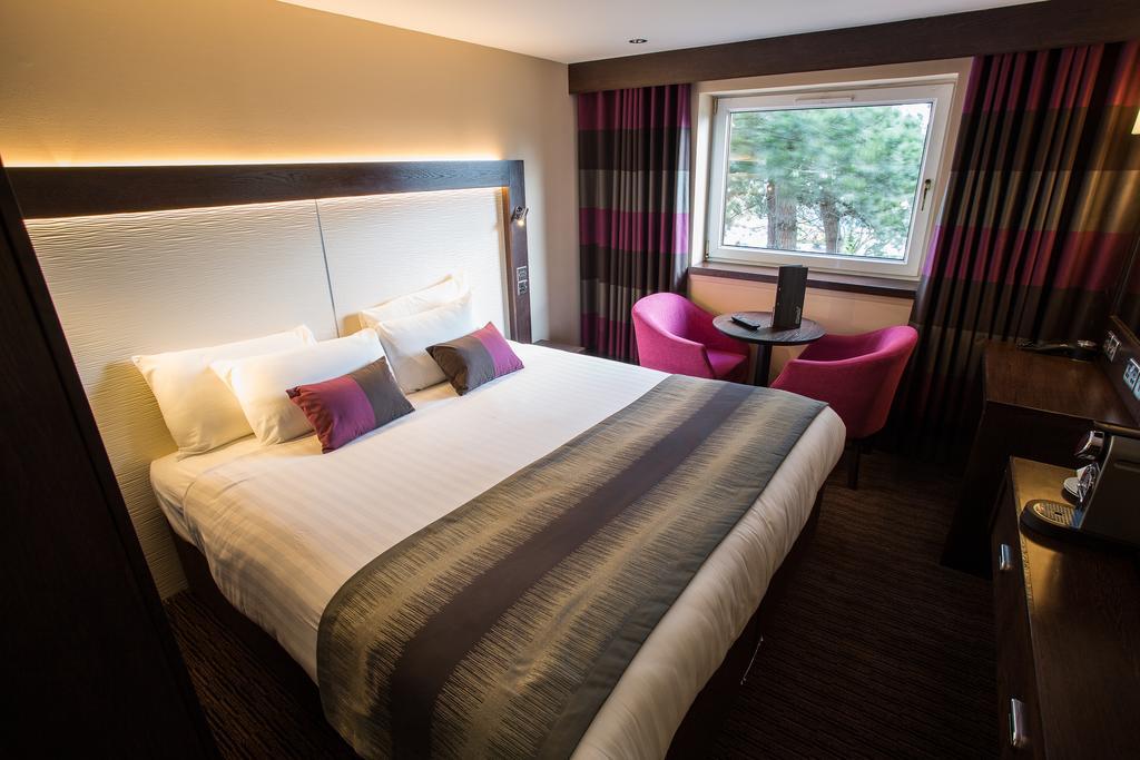 Mondo Hotel Coatbridge Esterno foto